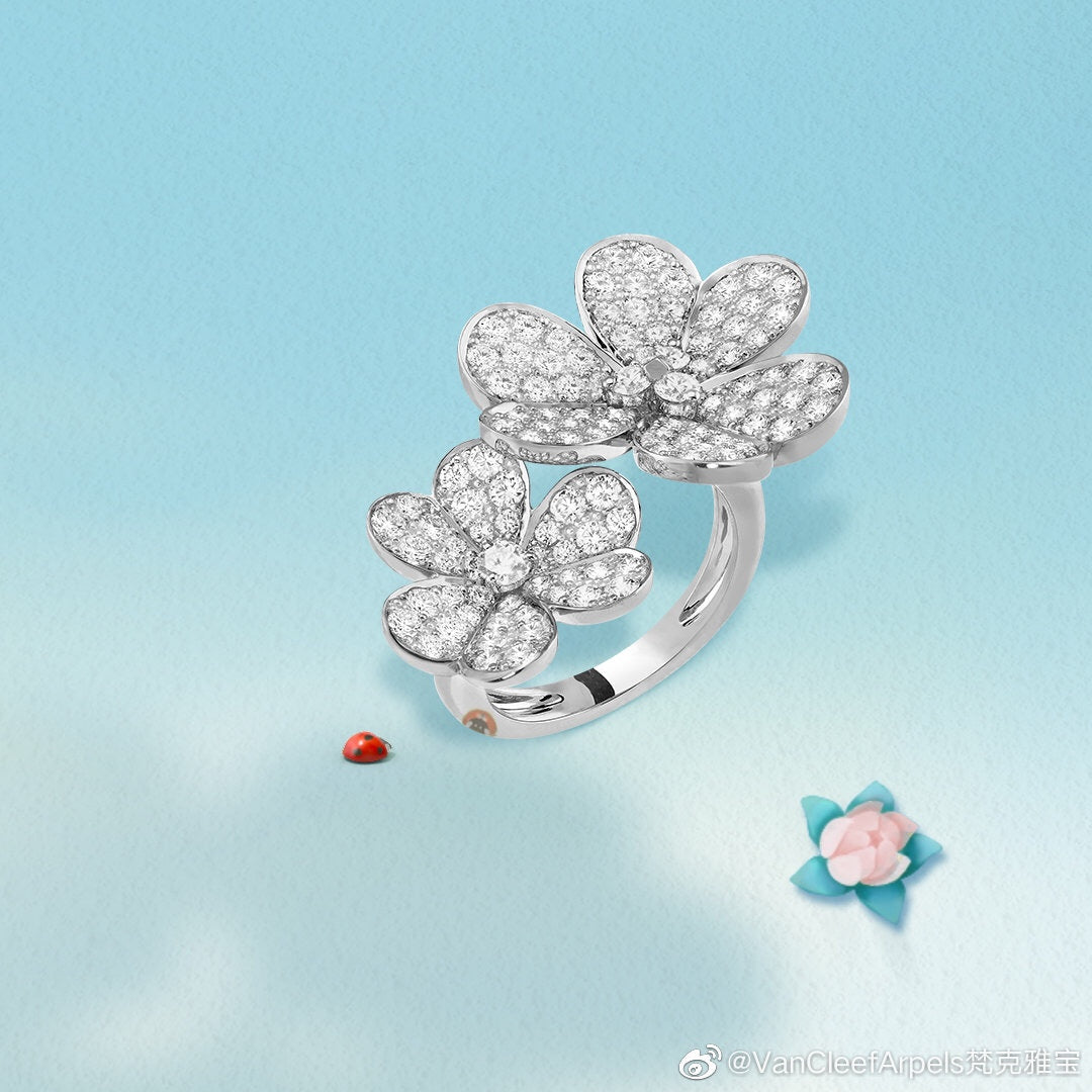 Frivole Between the Finger Diamond Ring