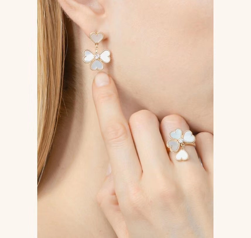 Sweet Alhambra Effeuillage Pearls Ring