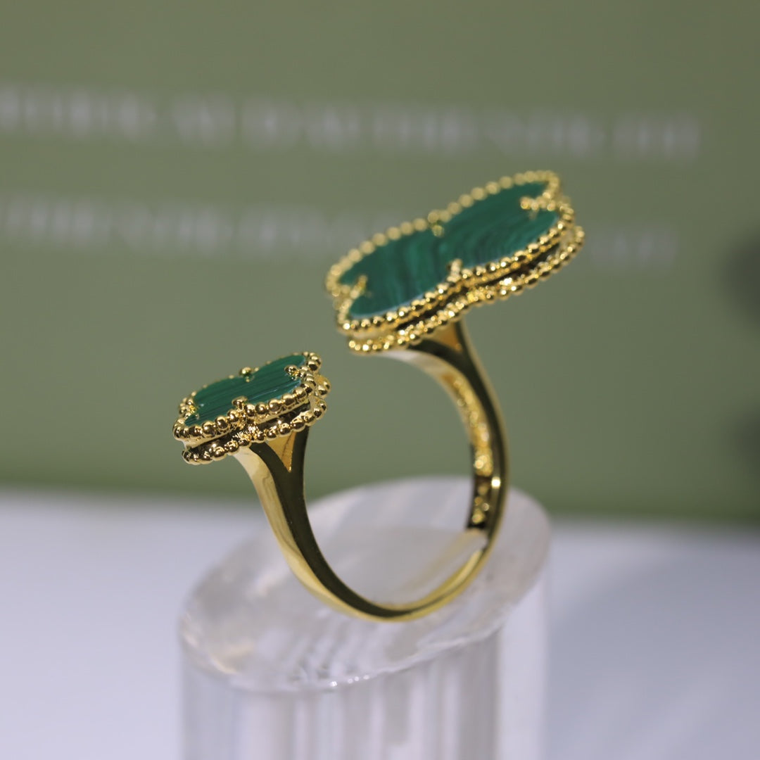 Magic Alhambra Malachite Clover Ring