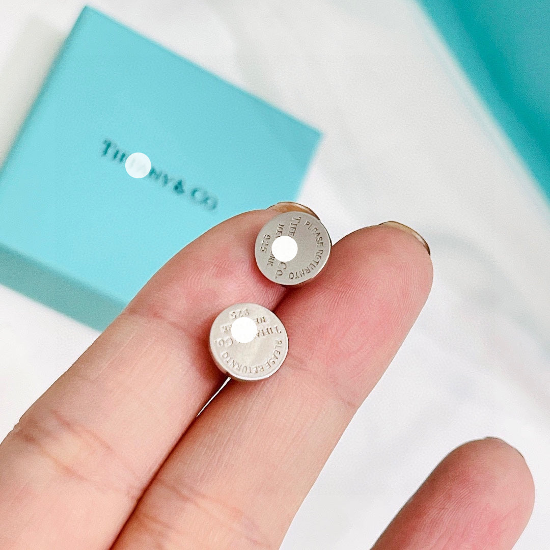 Return to Circle Stud Earrings