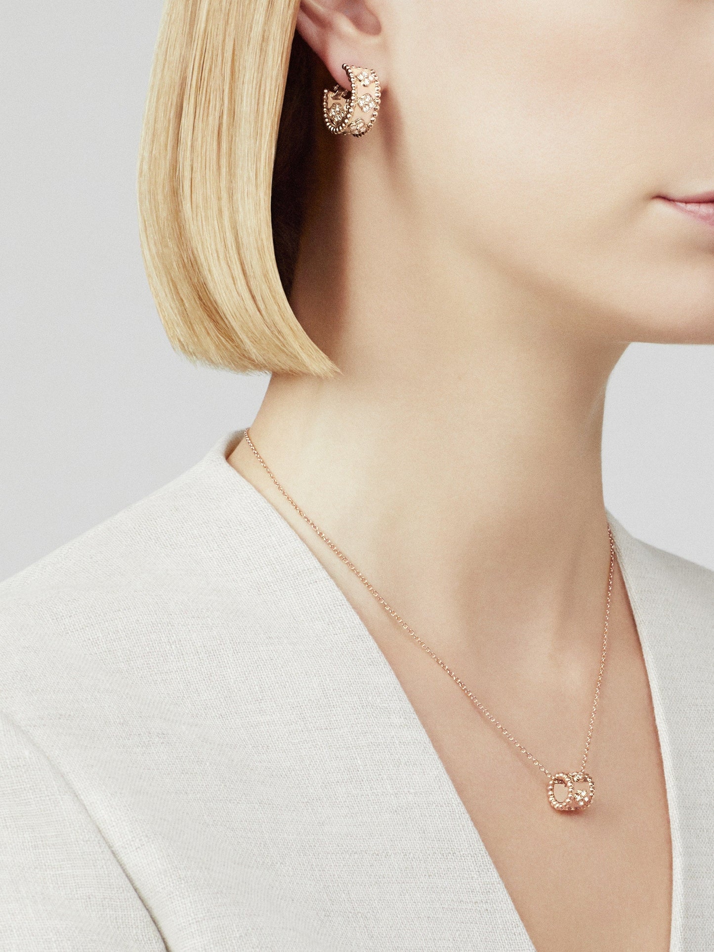Perlée Clovers Pendant Necklace