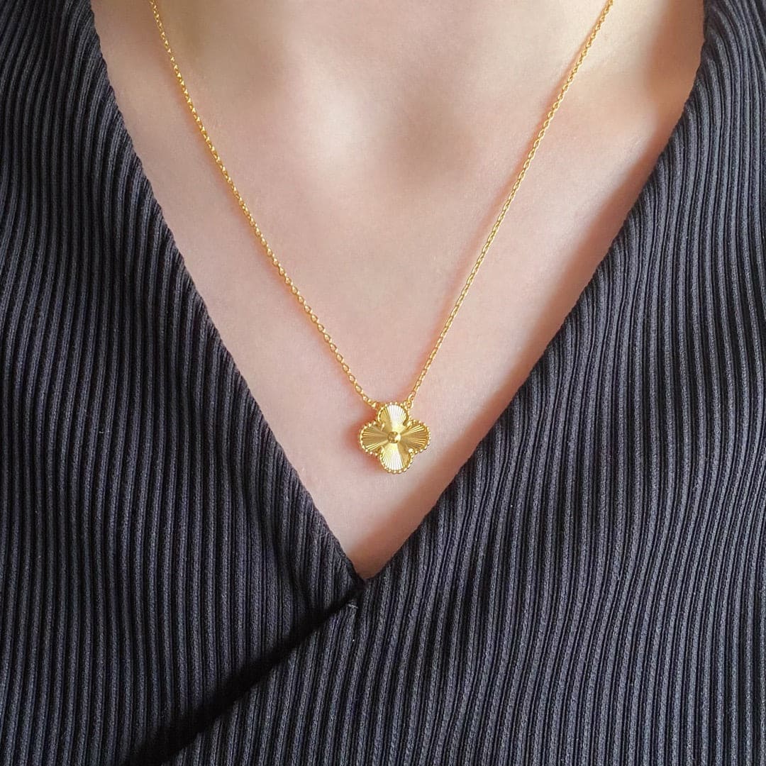 Vintage Alhambra Pendant Clover Necklace