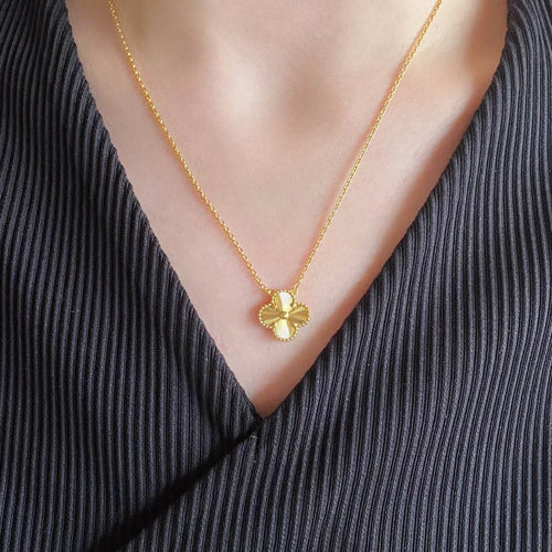 Vintage Alhambra Pendant Clover Necklace