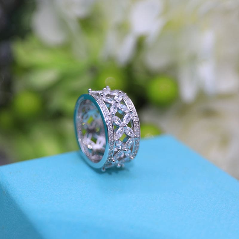 T Victoria  Ring