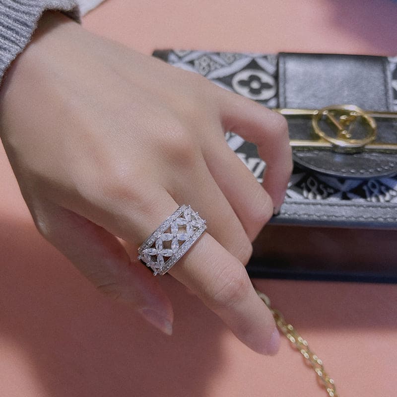 T Victoria  Ring