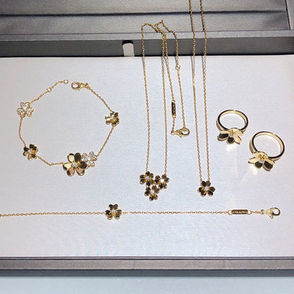 Frivole Diamonds Clover Bracelet