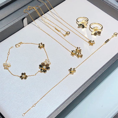 Frivole Diamonds Clover Bracelet