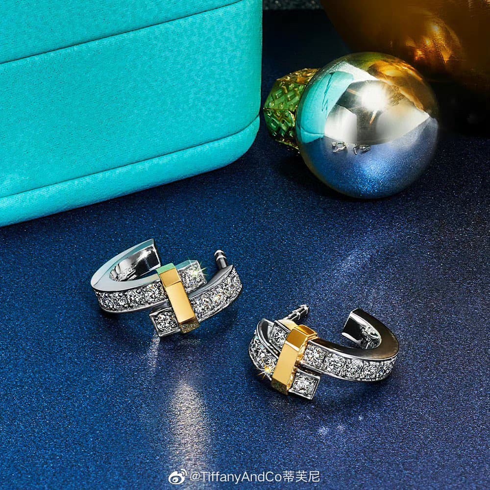 T Edge Hoop Earrings