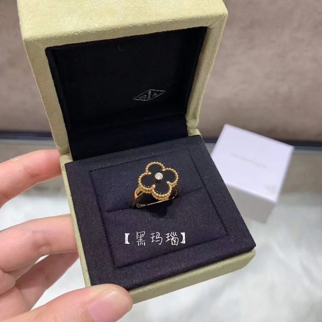 Vintage Alhambra Black Ring