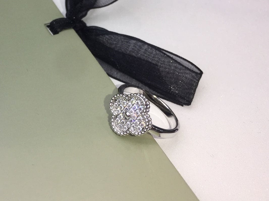 Vintage Alhambra Diamonds Ring