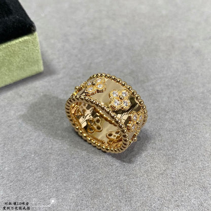 Perlée Clovers Ring, Medium Model