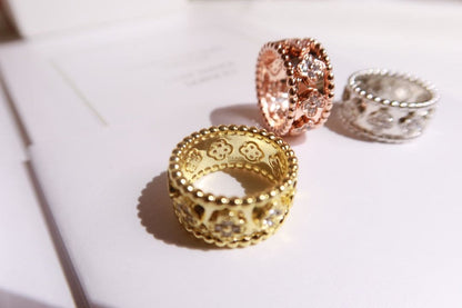 Perlée Clovers Ring, Medium Model