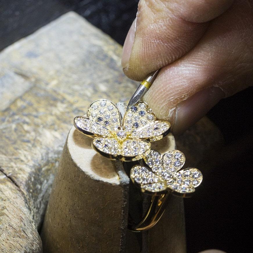 Frivole Between the Finger Diamond Ring