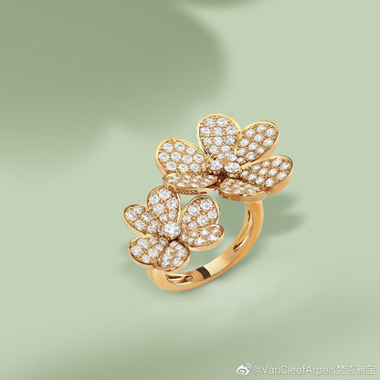 Frivole Between the Finger Diamond Ring