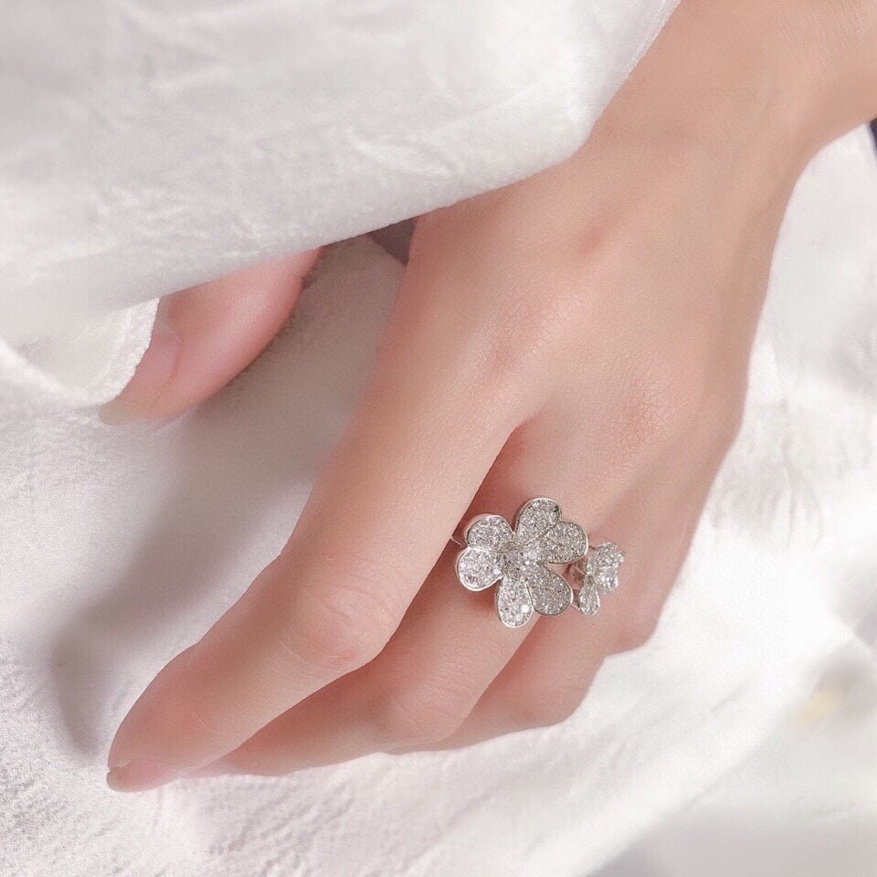 Frivole Between the Finger Diamond Ring