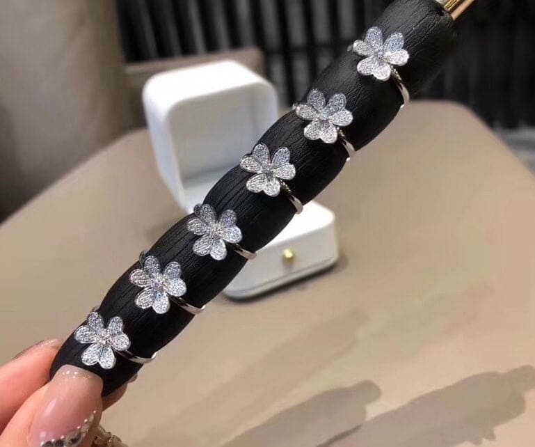 Frivole Ring