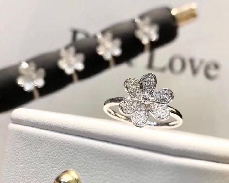 Frivole Ring