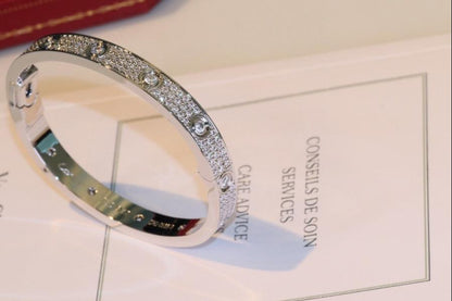 Diamond-paved 10 Big Diamonds Love Bracelet