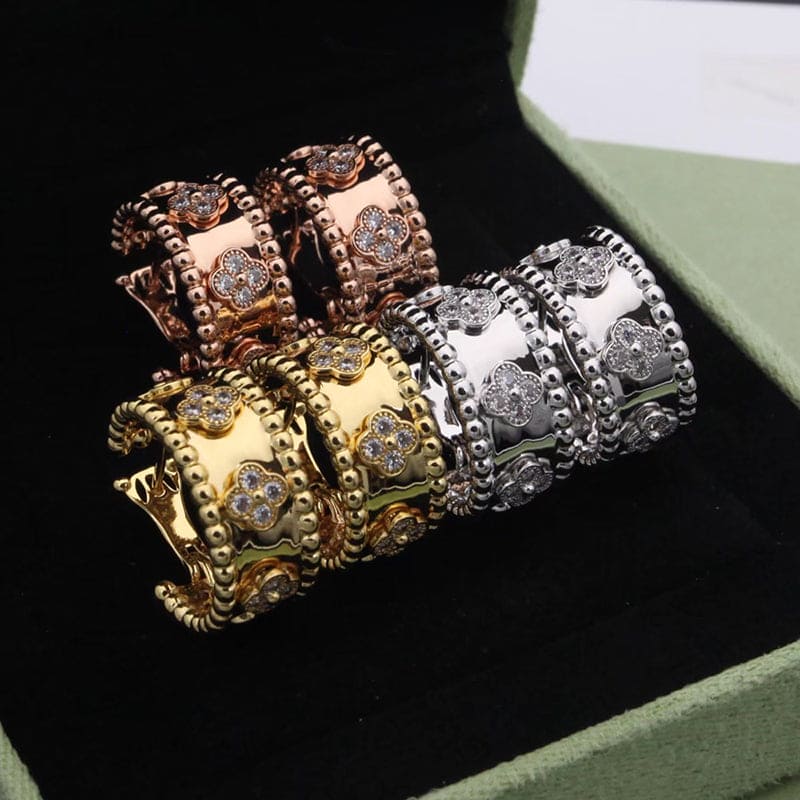 Perlée Clovers Hoop Earrings