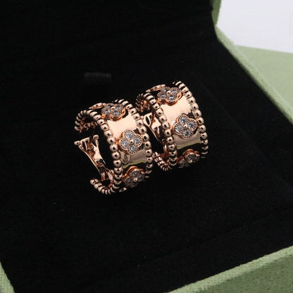 Perlée Clovers Hoop Earrings