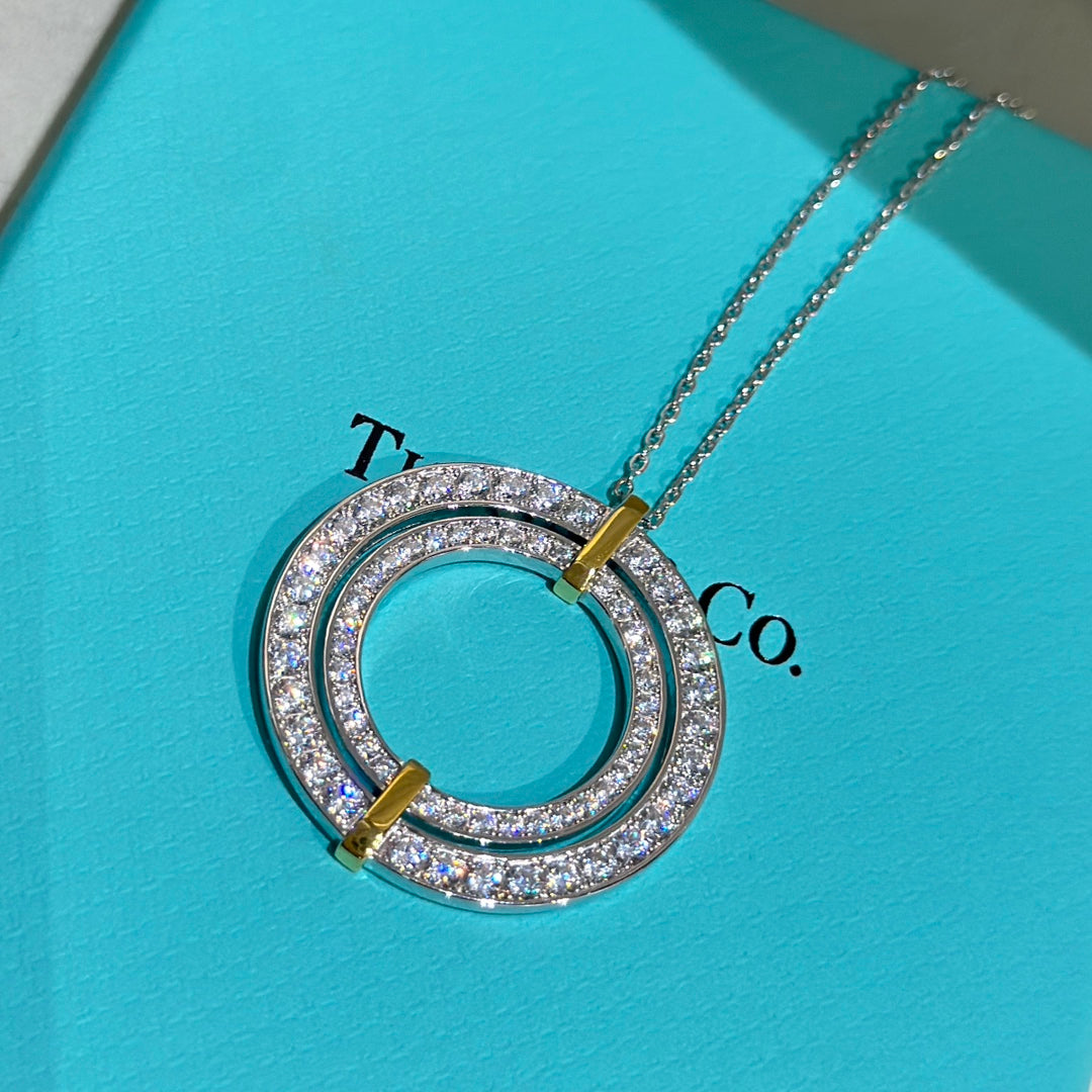 T Edge Circle Diamond Pendant Necklace