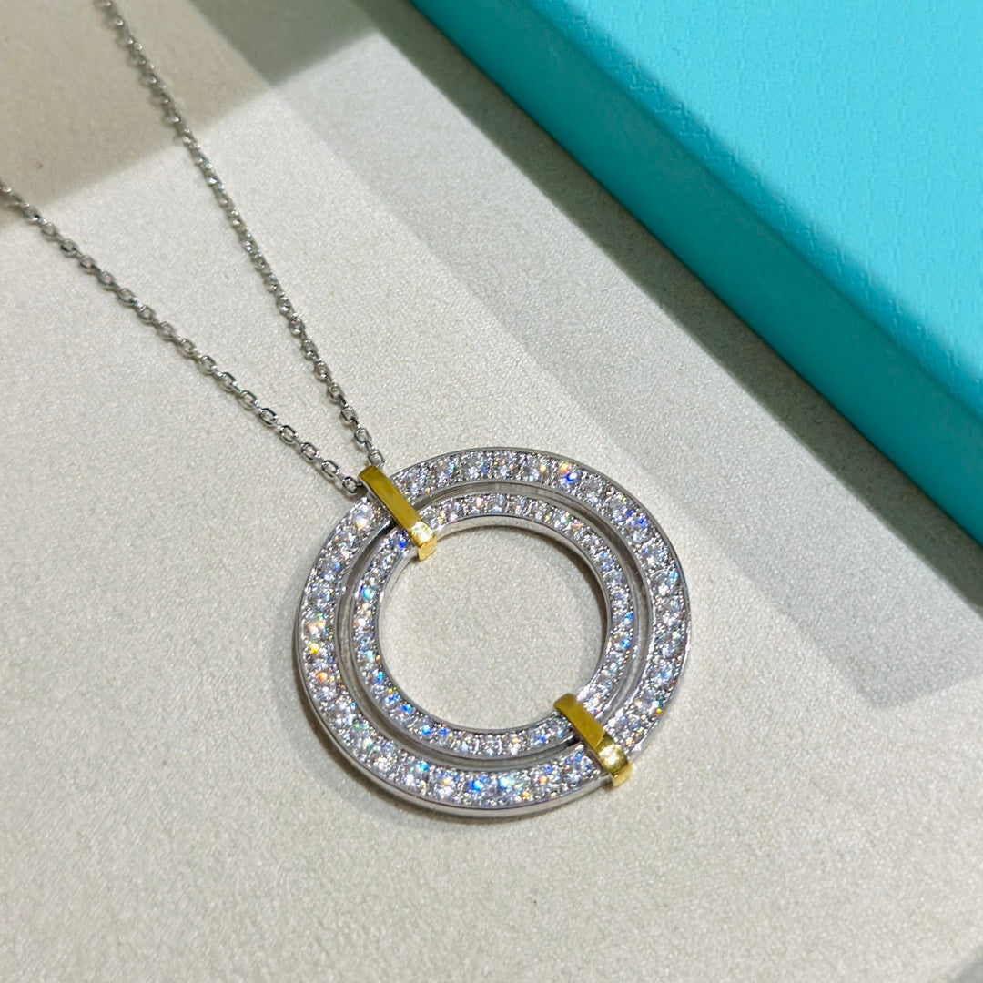 T Edge Circle Diamond Pendant Necklace