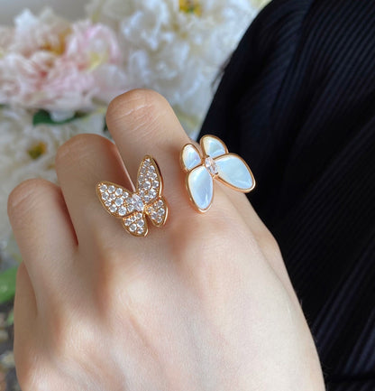 Two Butterfly Between the Finger Pearl Ring