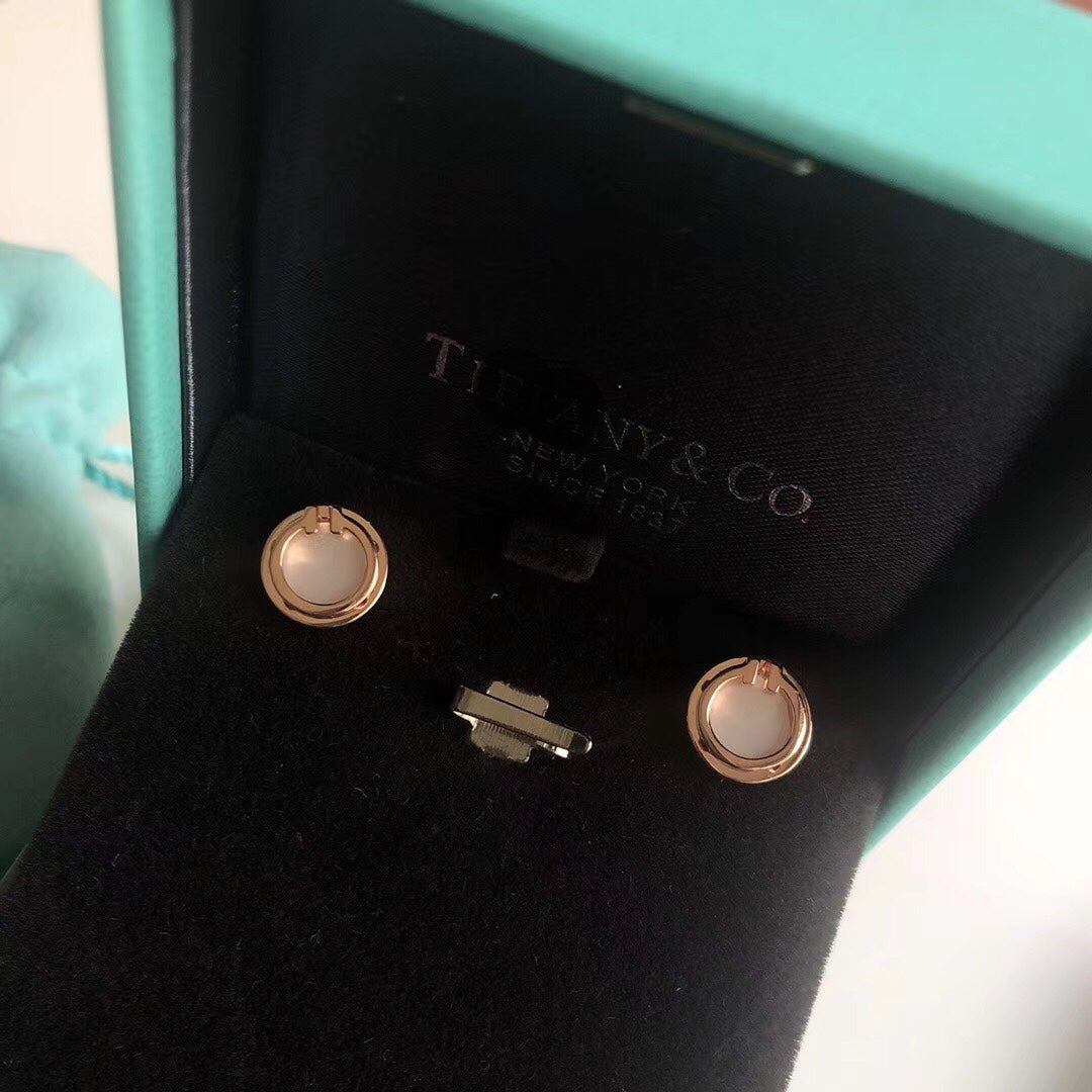 T Mother-of-pearl Circle Earrings
