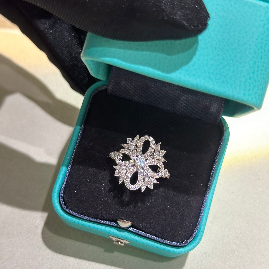 T Vinatge Flower Ring