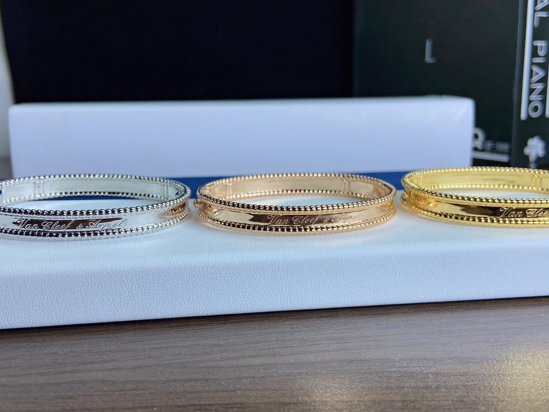 Perlée Signature Bracelet