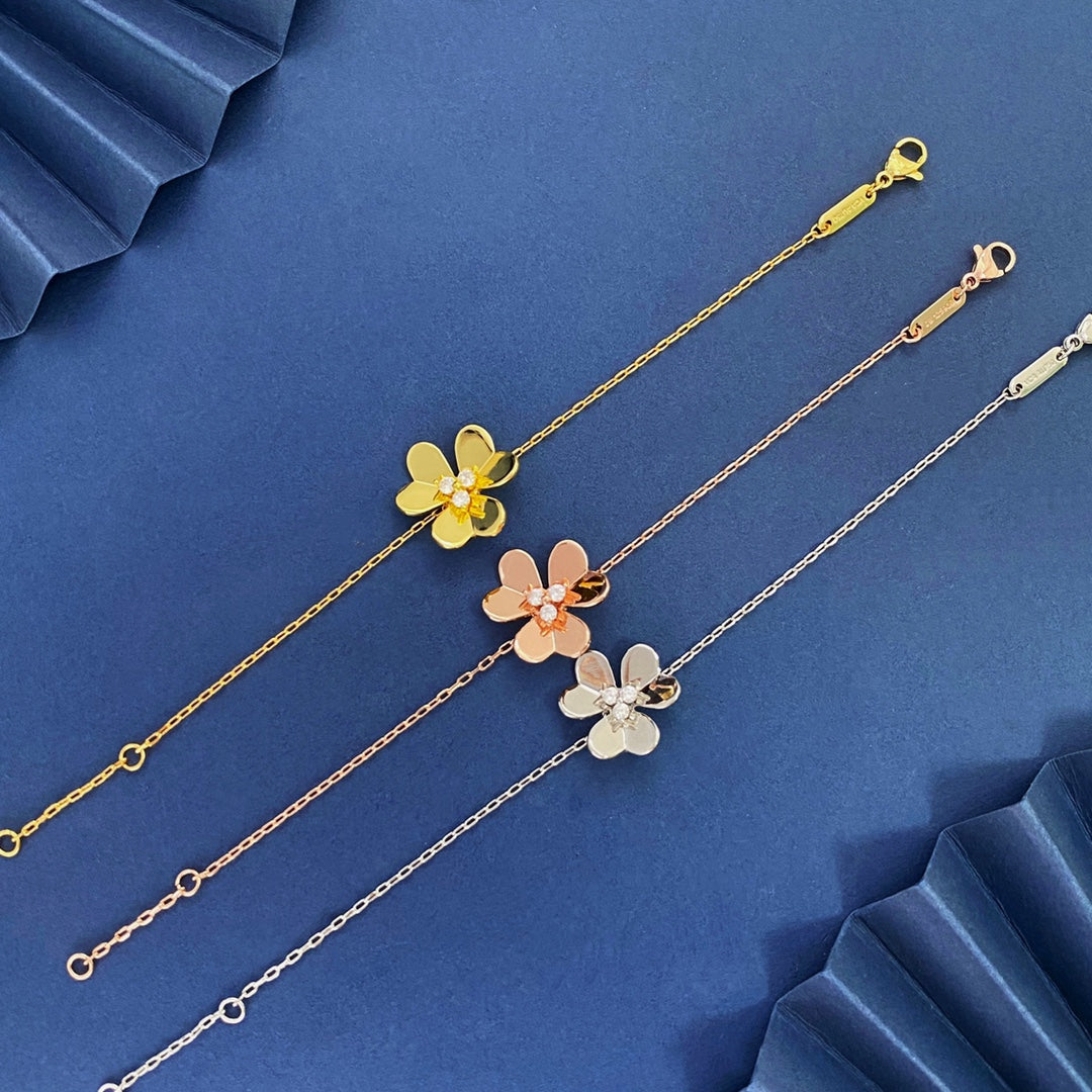 Frivole Medium Clover Bracelet