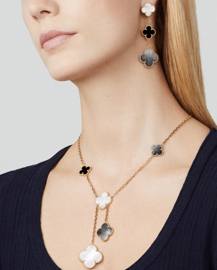 Magic Alhambra Three Pearls Motifs Earrings