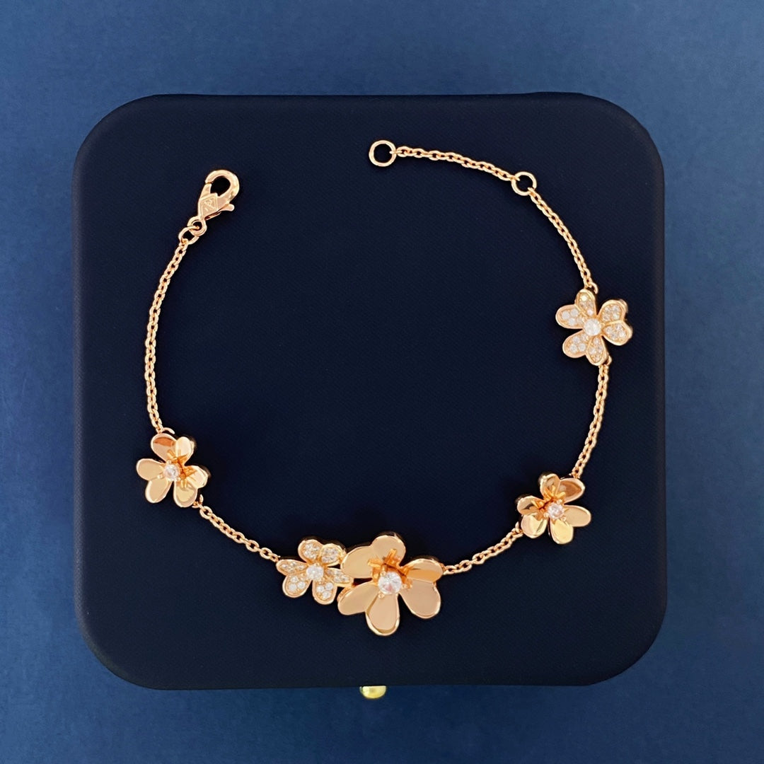 Frivole Diamonds Clover Bracelet