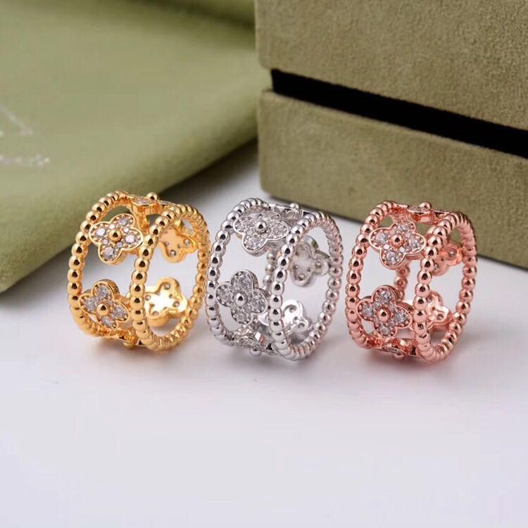 Perlée Clovers Ring