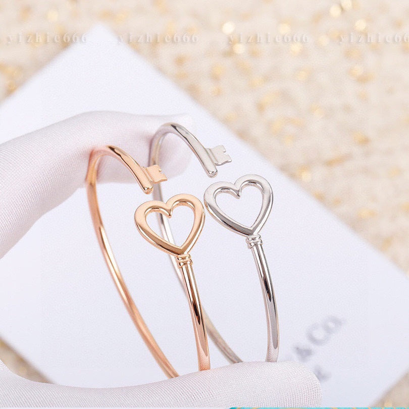 T Heart Key Wire Bracelet