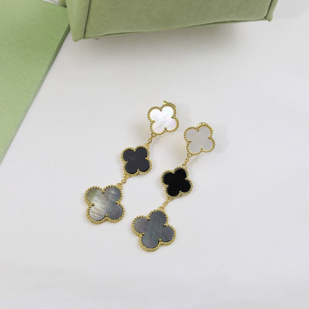 Magic Alhambra Three Pearls Motifs Earrings