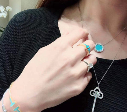 T Diamond & Turquoise Circle Pendant Necklace