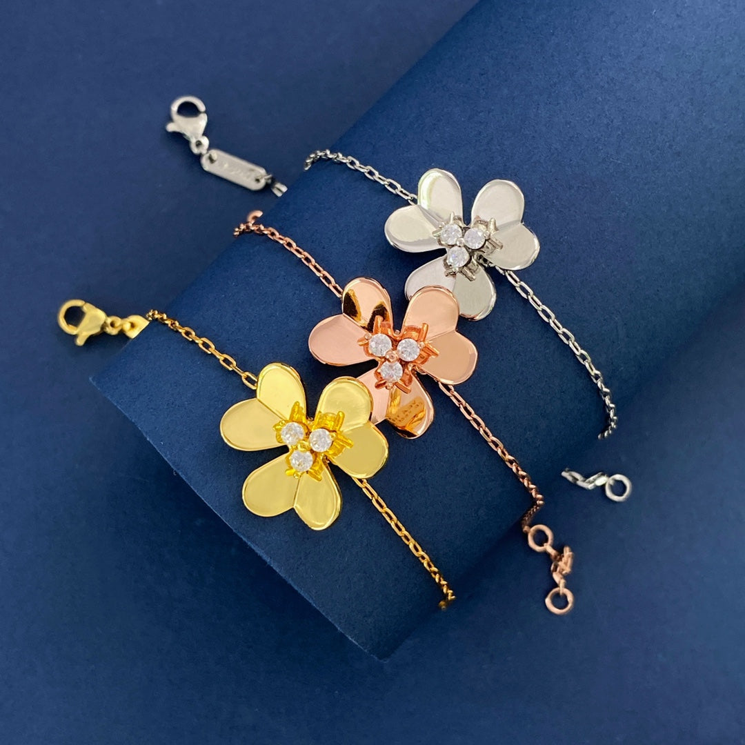 Frivole Medium Clover Bracelet