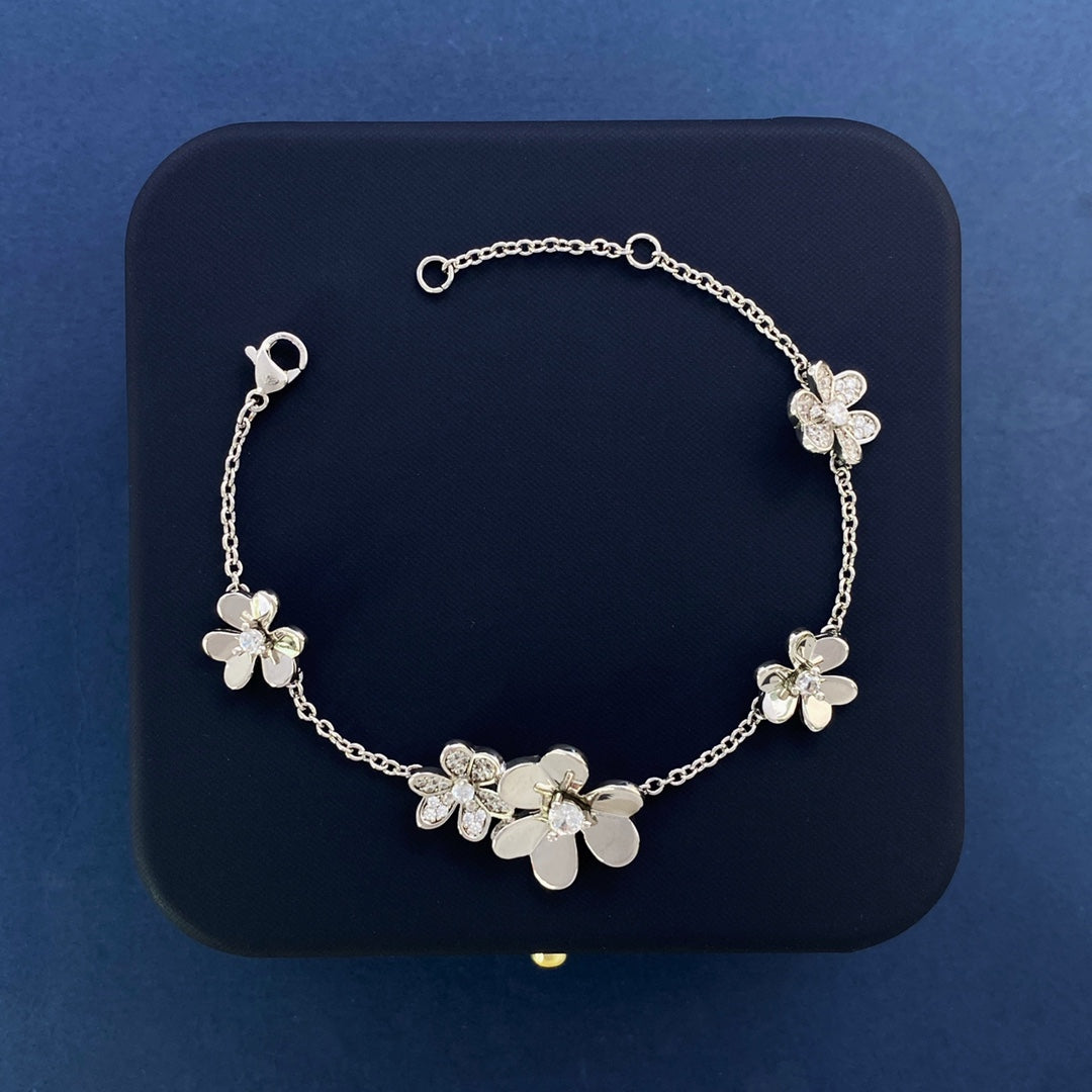 Frivole Diamonds Clover Bracelet