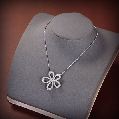 Flowerlace Pendant Necklace