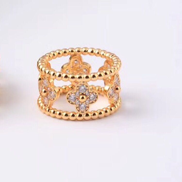 Perlée Clovers Ring