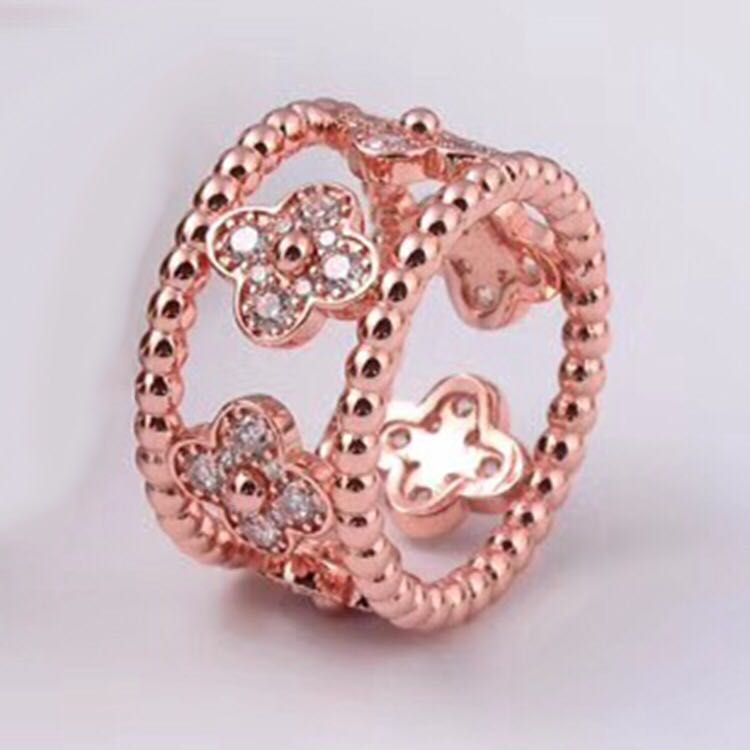 Perlée Clovers Ring