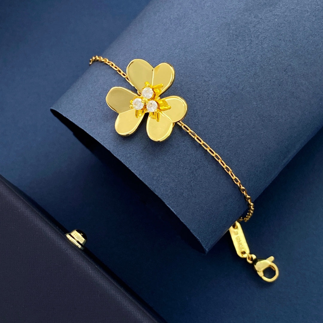 Frivole Medium Clover Bracelet