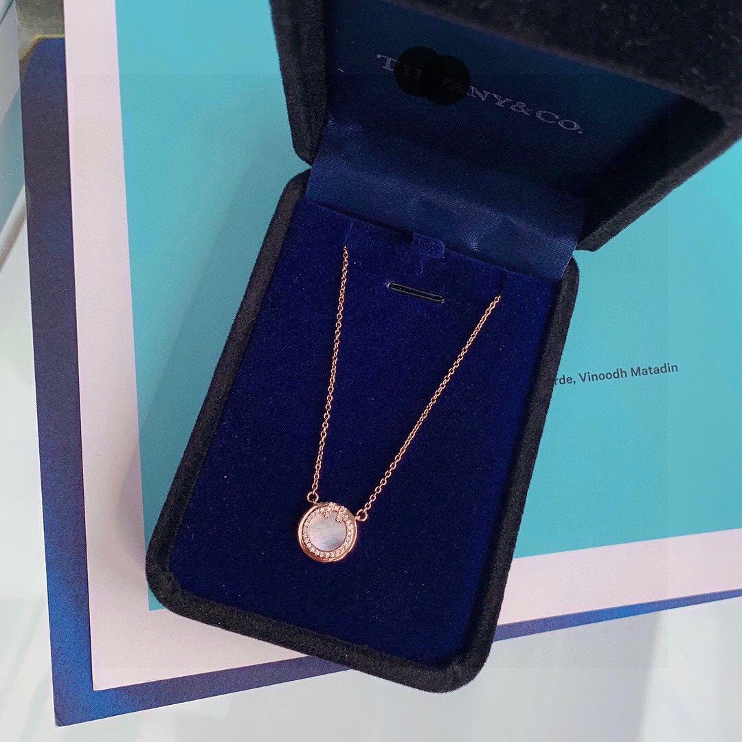 T Diamond & Turquoise Circle Pendant Necklace