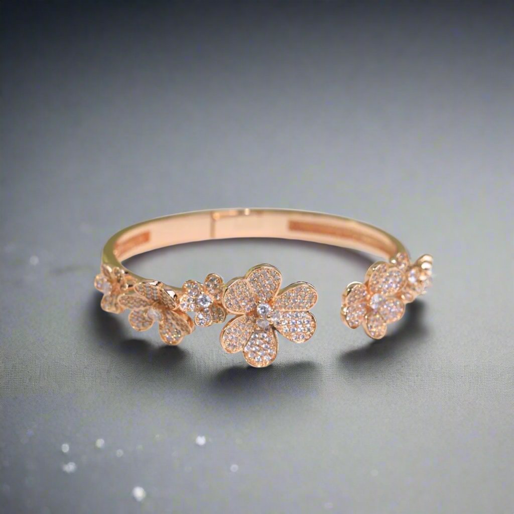 Frivole 7 Flowers Diamonds Open Bracelet