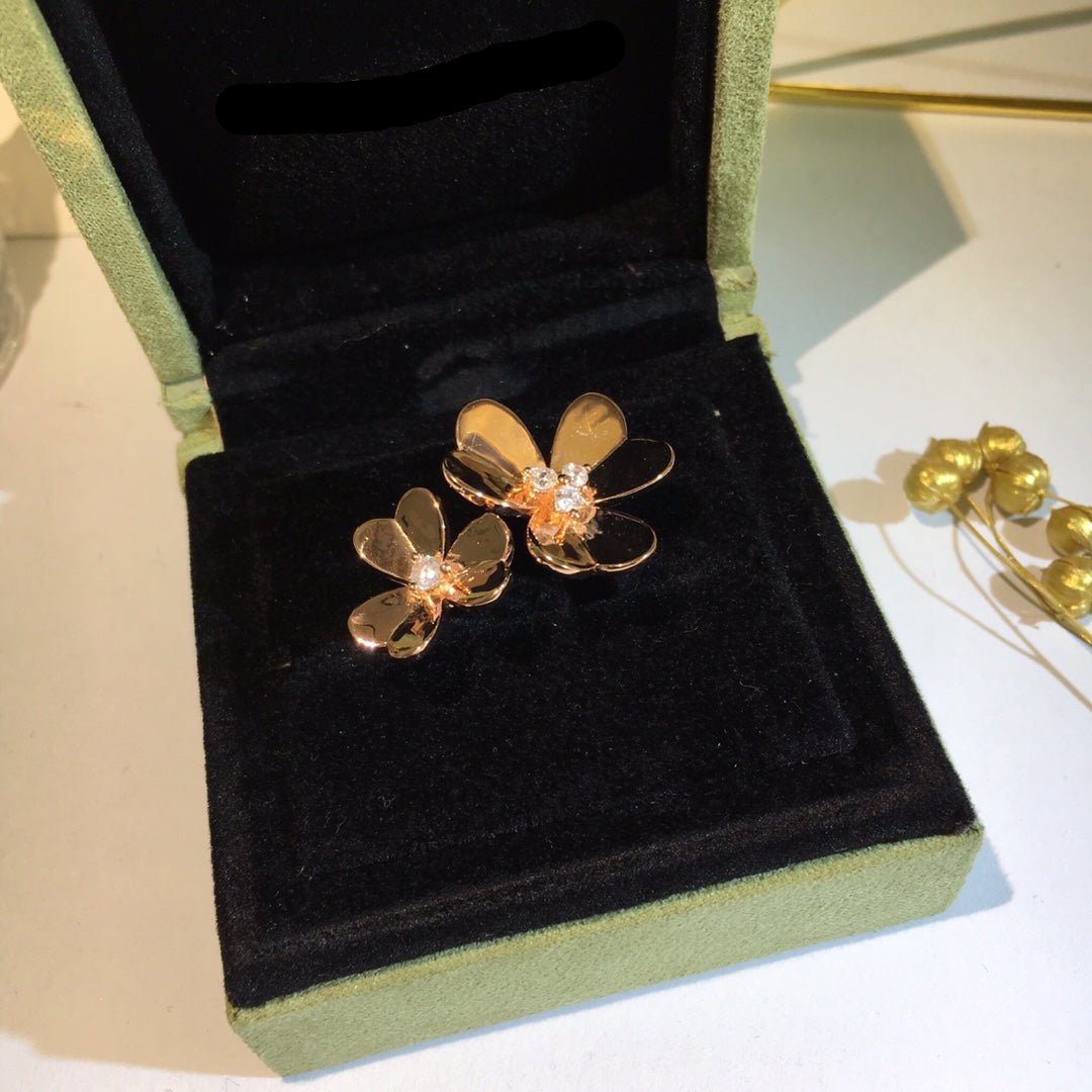 Frivole Between the Finger Ring