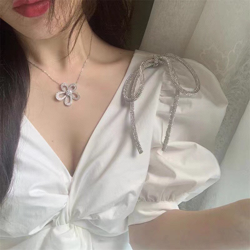 Flowerlace Pendant Necklace