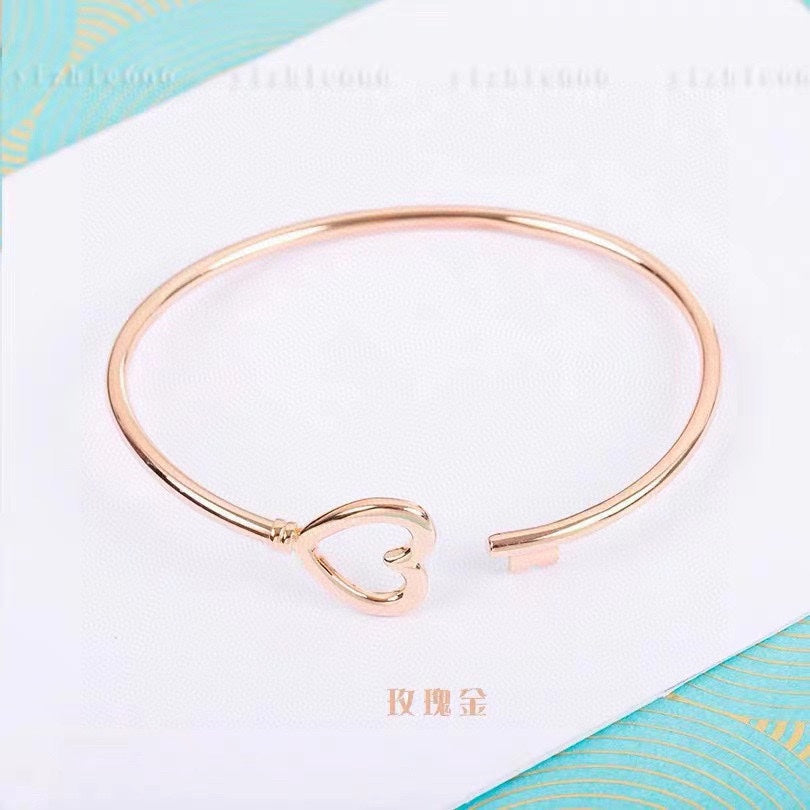 T Heart Key Wire Bracelet