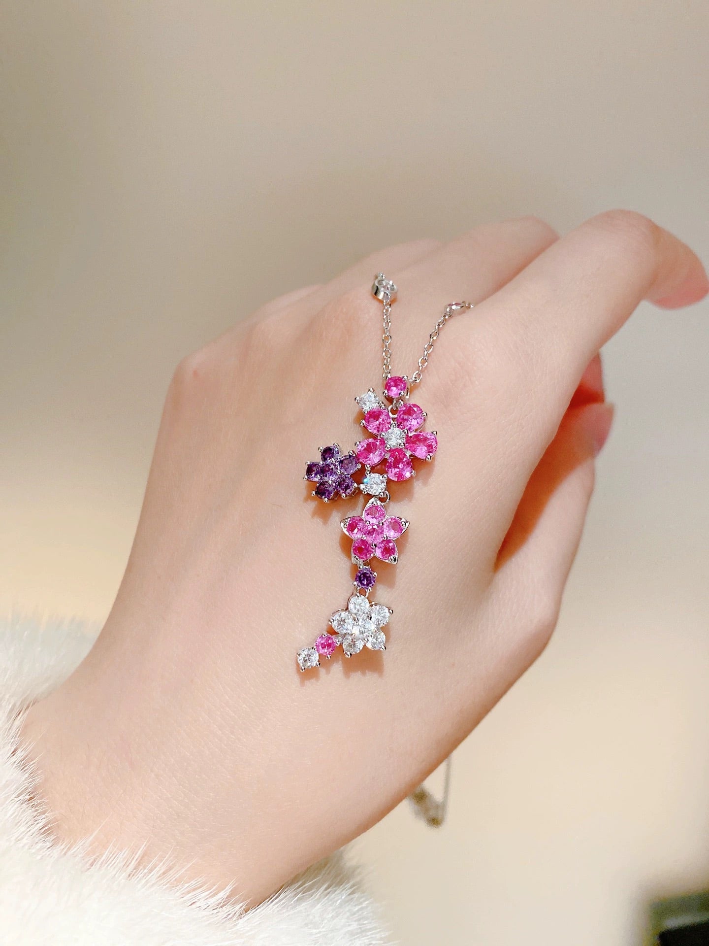 Folie Des Prés Pendant Necklace