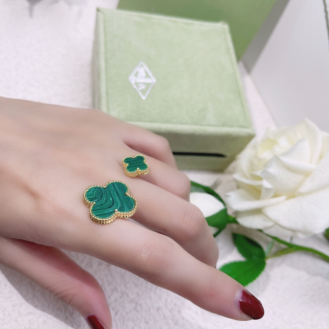 Magic Alhambra Malachite Clover Ring